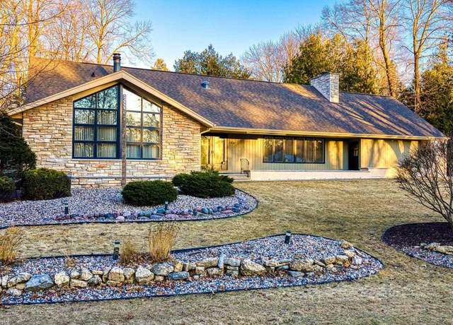 Property at 1830 Palisades Dr, Appleton, WI 54915, 3 beds, 3 baths