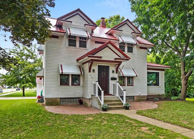 Property at 315 W Green Bay St, Shawano, WI 54166, 3 beds, 1 bath