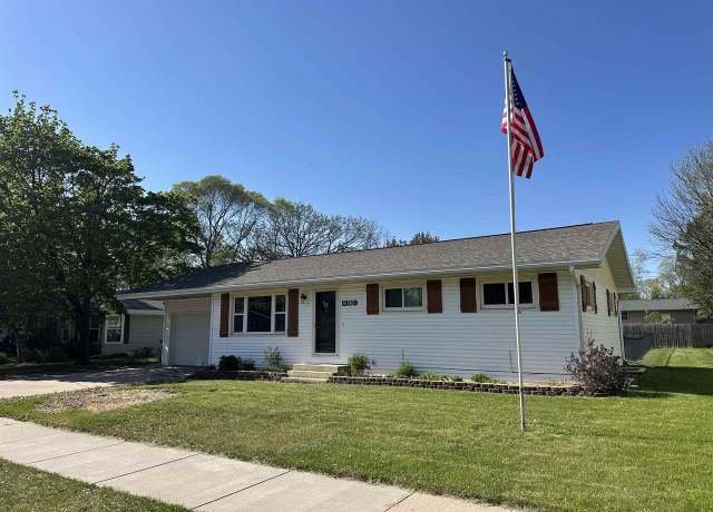 Property at 1209 E Clarke St, Waupaca, WI 54981, 5 beds, 2 baths