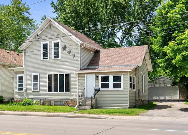 Property at 907 Lawe St, Kaukauna, WI 54130, 4 beds, 2 baths