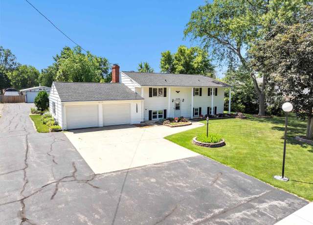 Property at 2196 Town Hall Rd, Green Bay, WI 54311, 5 beds, 2 baths