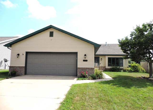Property at 1005 Freedom Ave, Oshkosh, WI 54901, 3 beds, 2 baths