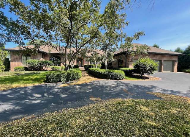 Property at 1815 Rainbow Ave, De Pere, WI 54115, 4 beds, 4.5 baths