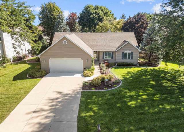 Property at 1028 S Praire Creek Dr, Neenah, WI 54956, 3 beds, 2.5 baths