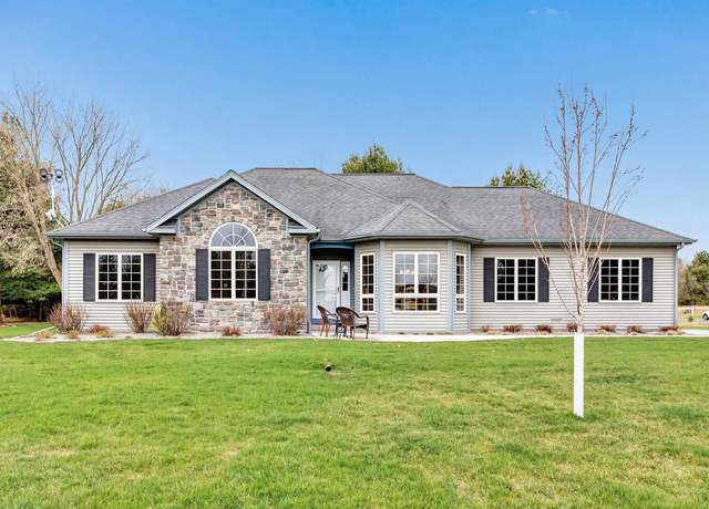 Property at 224 N Mossy Oak Ct, Wautoma, WI 54982, 3 beds, 2.5 baths