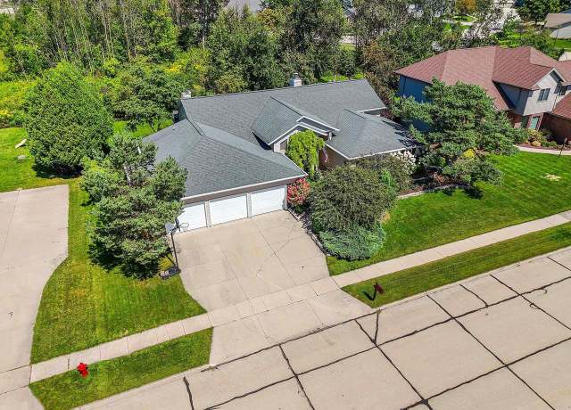 Property at 3718 Westwood Ln, Manitowoc, WI 54220, 3 beds, 2.5 baths