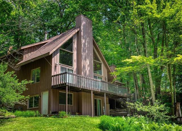 Property at 740 Melanie Ln, Oneida, WI 54155, 3 beds, 3 baths