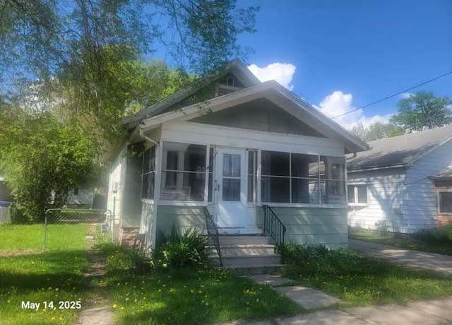 Property at 508 Hewitt St, Neenah, WI 54956, 3 beds, 1 bath