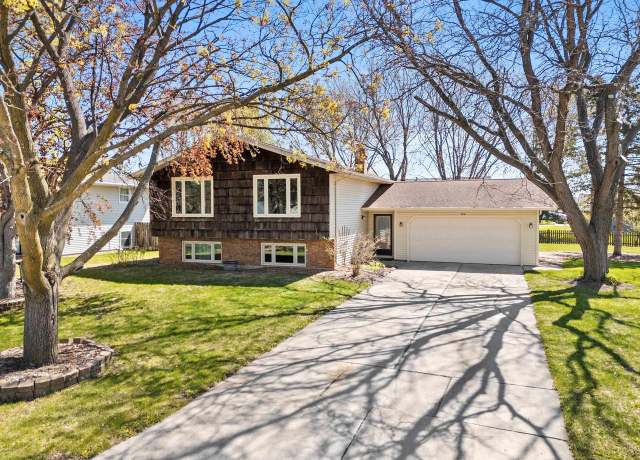 Property at 728 Jamestown Ct, Green Bay, WI 54301, 4 beds, 2 baths