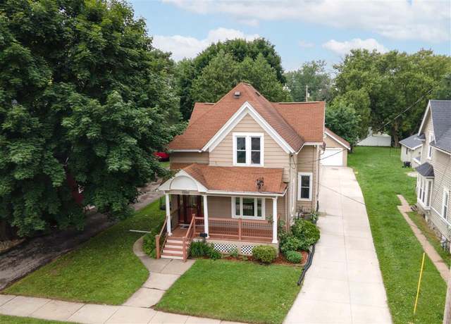 Property at 1325 N Oneida St, Appleton, WI 54911, 4 beds, 2 baths