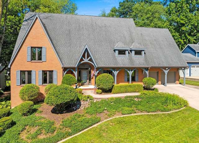 Property at 2060 Wintergreen Ct, Green Bay, WI 54304, 4 beds, 3 baths