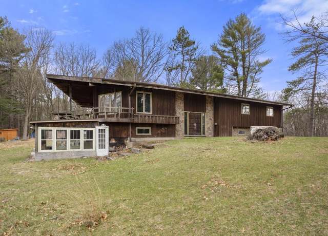 Property at E8579 Huntley Rd, New London, WI 54961, 3 beds, 2.5 baths