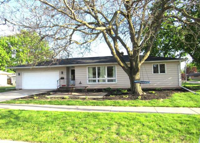 Property at 820 Sherry St, Neenah, WI 54956, 2 beds, 1.5 baths