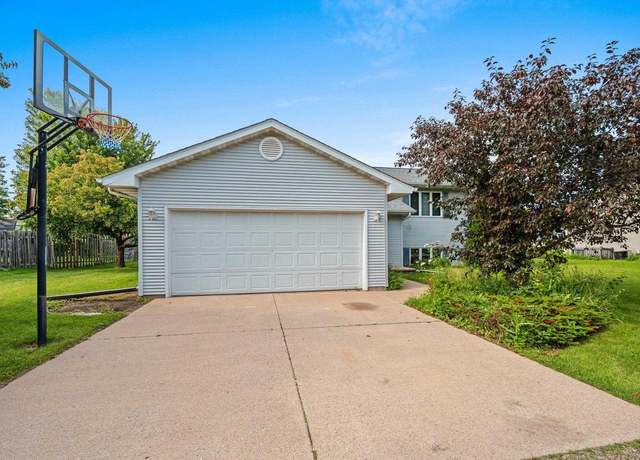 Property at 100 Kope Ave, Oshkosh, WI 54901, 3 beds, 2 baths