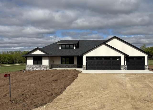 Property at 665 Kroll Rd, Pulaski, WI 54162, 3 beds, 2 baths