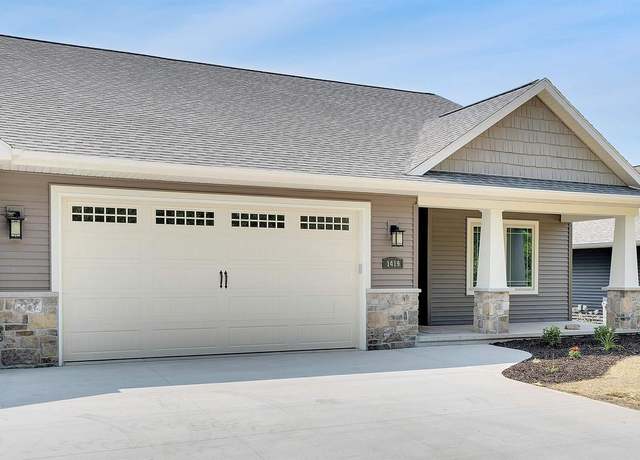 Property at 1419 Prairie Lake Cir, Neenah, WI 54956, 2 beds, 2 baths