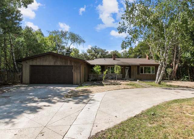 Property at 1491 S Oakwood Rd, Oshkosh, WI 54904, 3 beds, 2 baths