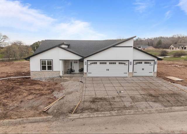 Property at 1671 Arnies Ct, De Pere, WI 54115, 4 beds, 3 baths