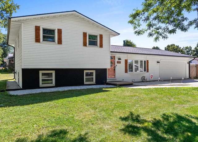 Property at 1015 Aphrodite Rd, Green Bay, WI 54311, 4 beds, 2 baths