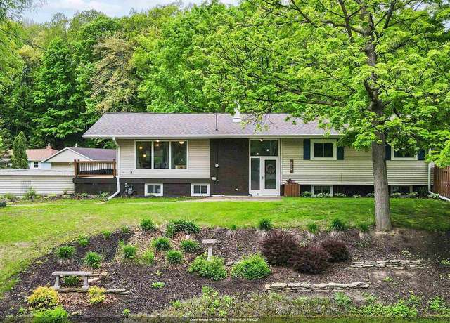 Property at 338 Swiss Hill Dr, Green Bay, WI 54302, 5 beds, 3 baths