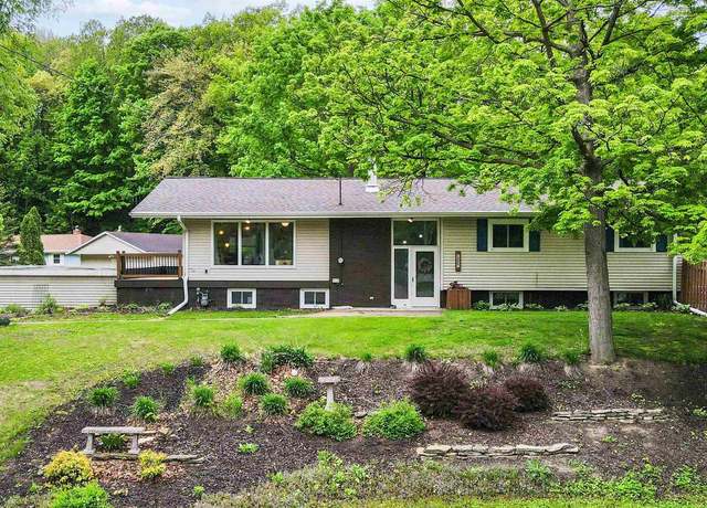 Property at 338 Swiss Hill Dr, Green Bay, WI 54302, 5 beds, 3 baths