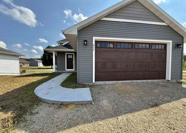 Property at 804 NW Cumberland St, Berlin, WI 54923, 3 beds, 2 baths