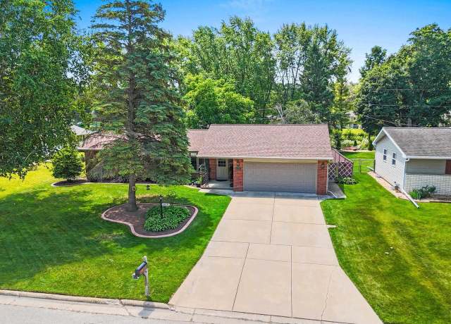 Property at 1415 Glen Rd, Green Bay, WI 54313, 4 beds, 2 baths