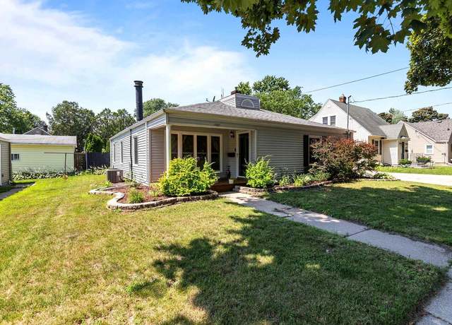 Property at 1107 N Gillett St, Appleton, WI 54914, 4 beds, 1 bath