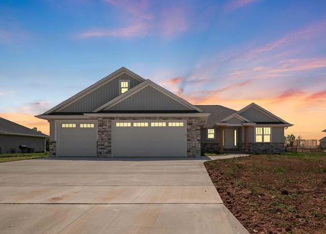 Property at 1351 Highland Ridge Dr, De Pere, WI 54115, 3 beds, 2.5 baths