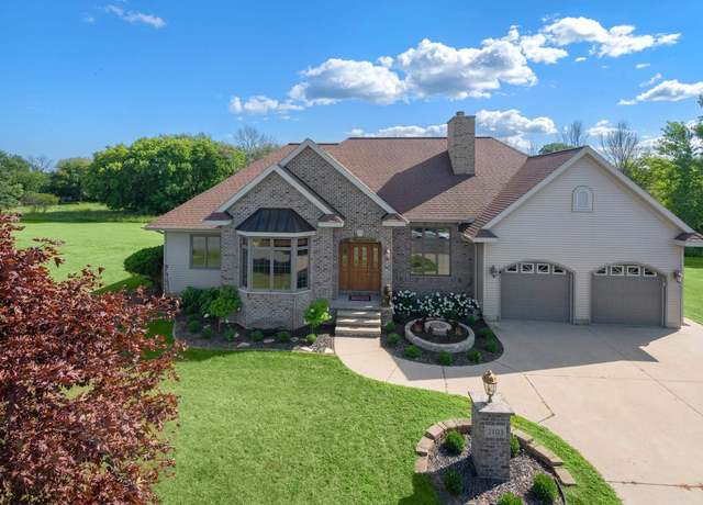 Property at 2103 Kati Ln, Marinette, WI 54143, 3 beds, 2.5 baths