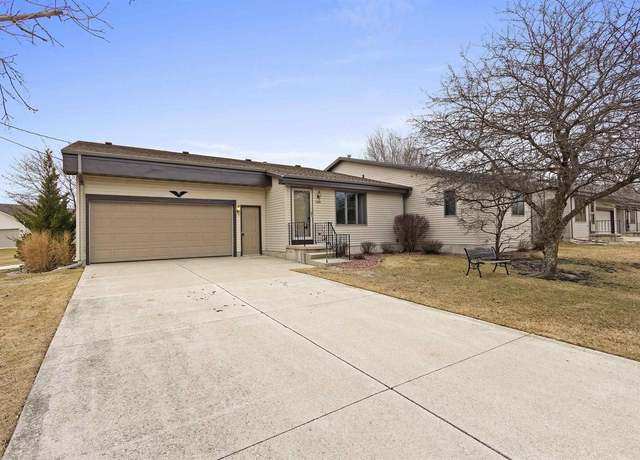 Property at 2404 Paul Rd, Manitowoc, WI 54220, 2 beds, 2 baths