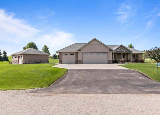 Property at W7535 Cross Country Ln, Hortonville, WI 54944, 4 beds, 3.5 baths