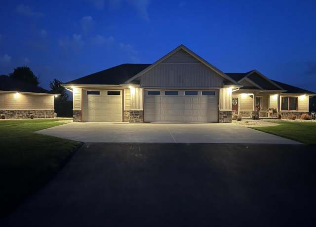 Property at W7535 Cross Country Ln, Hortonville, WI 54944, 4 beds, 3.5 baths