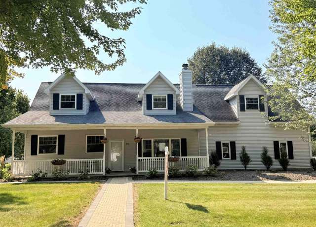 Property at 53 Weatherstone Dr, Appleton, WI 54914, 5 beds, 3 baths