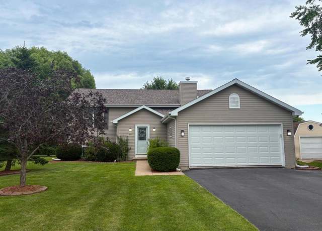 Property at 440 Riverview Ct, Omro, WI 54963, 4 beds, 2 baths