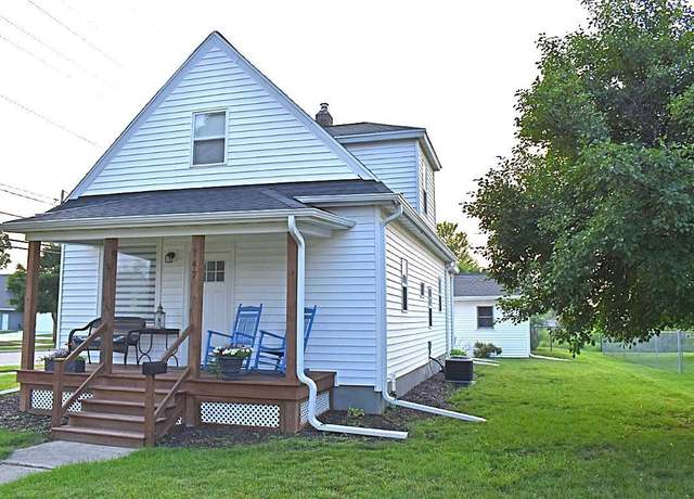 Property at 147 N Elm St, Kimberly, WI 54136, 3 beds, 1 bath