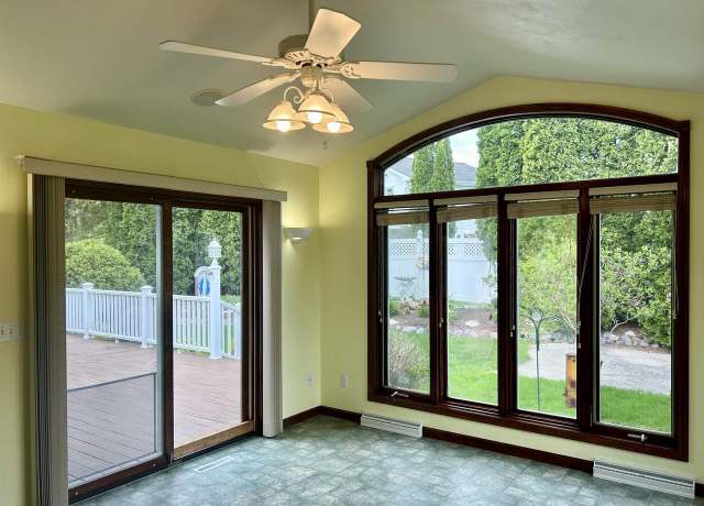 Property at 1120 Cardinal St, De Pere, WI 54115, 2 beds, 3 baths