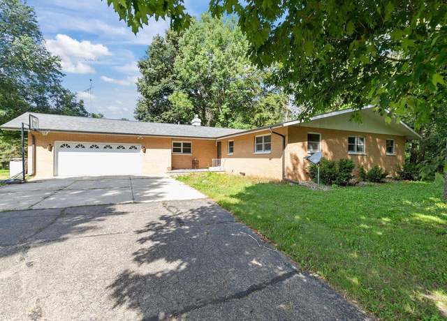 Property at N3769 Hillview Dr, Appleton, WI 54913, 4 beds, 2.5 baths
