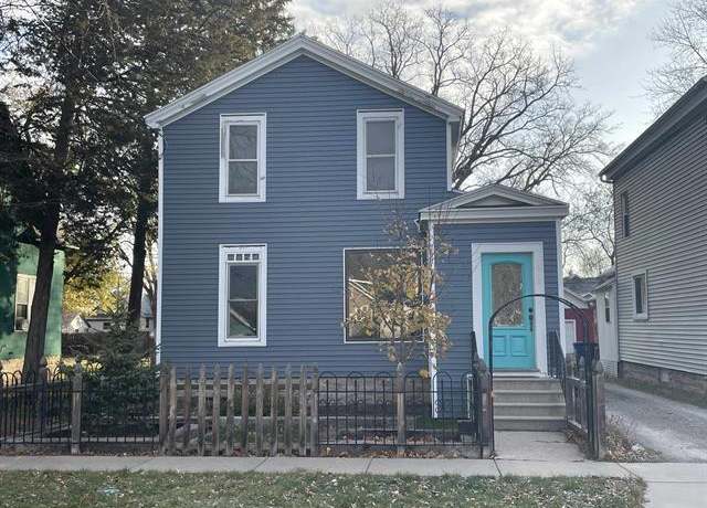 Property at 650 Broad St, Oshkosh, WI 54901, 3 beds, 1 bath