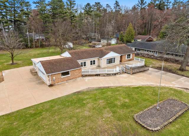 Property at W491 Oakwood Beach Rd, Marinette, WI 54143, 3 beds, 2 baths