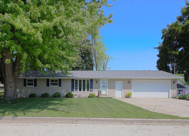 Property at 910 Park St, Wrightstown, WI 54180, 3 beds, 2 baths