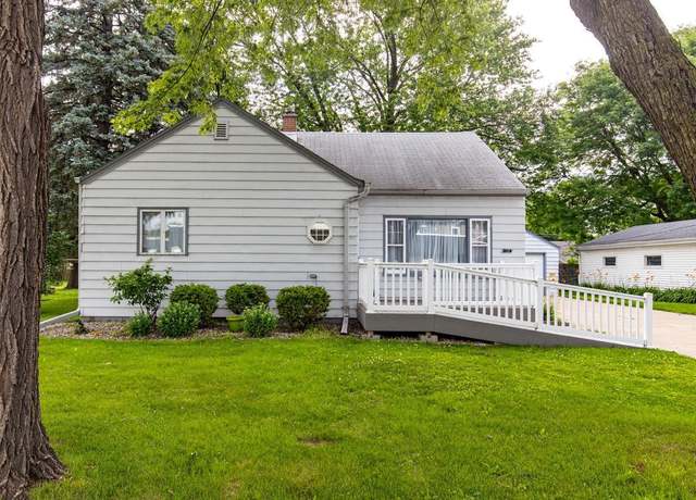 Property at 2114 N Richmond St, Appleton, WI 54911, 3 beds, 1 bath