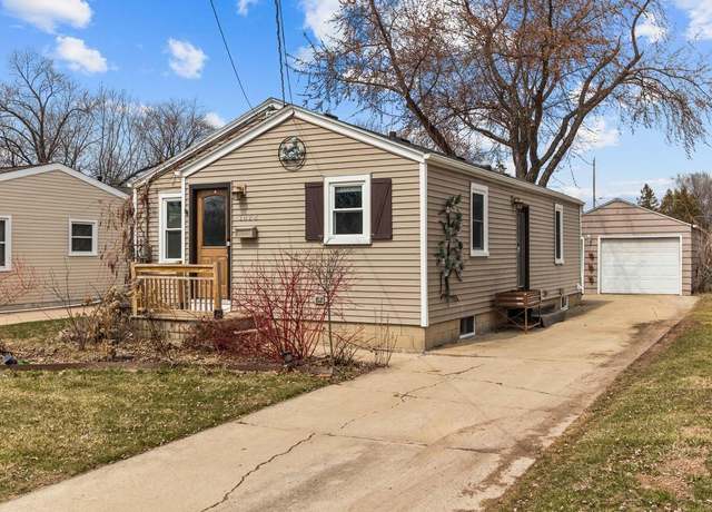 Property at 1828 E Pauline St, Appleton, WI 54911, 3 beds, 2 baths
