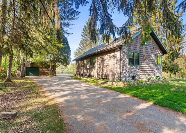 Property at W5424 North Shore Dr, Shawano, WI 54166, 2 beds, 2 baths
