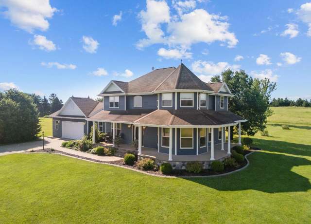 Property at 6067 Hillcrest Rd, Larsen, WI 54947, 3 beds, 2.5 baths