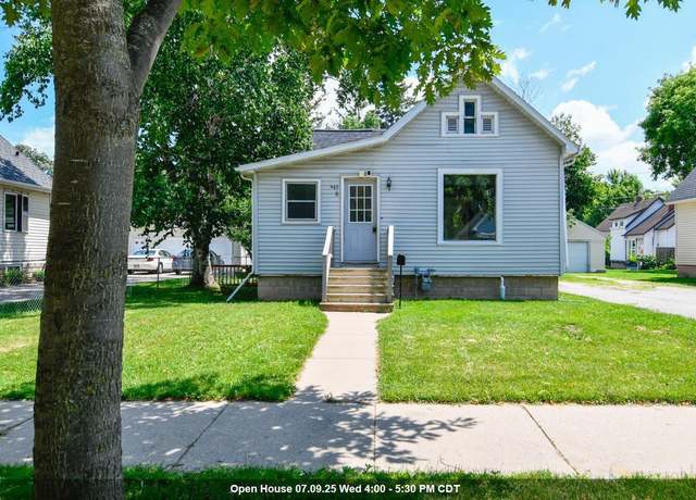 Property at 827 11th Ave, Green Bay, WI 54304, 3 beds, 1 bath