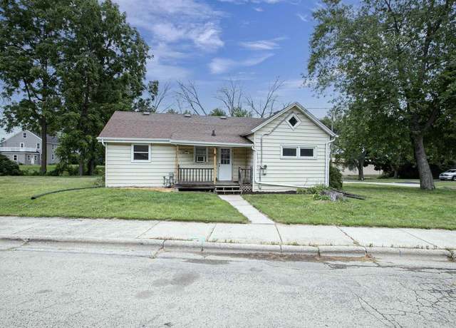 Property at 1001 Oviatt St, Kaukauna, WI 54130, 3 beds, 1 bath