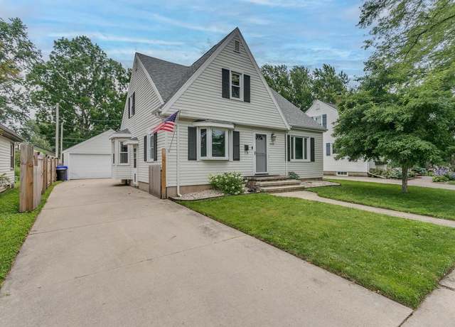Property at 2108 N Superior St, Appleton, WI 54911, 3 beds, 1.5 baths