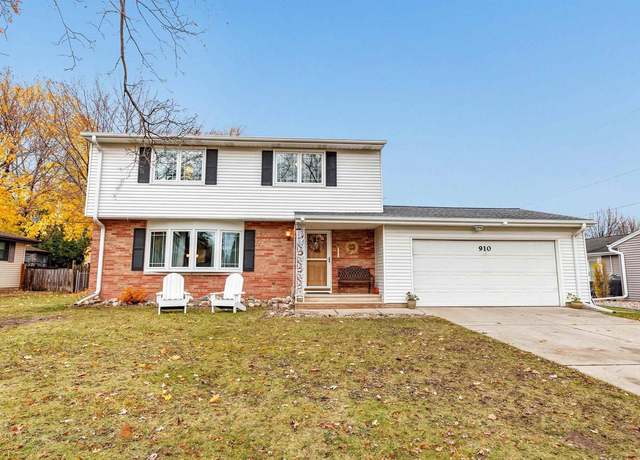 Property at 910 Myrtle Ln, Green Bay, WI 54034, 4 beds, 1.5 baths