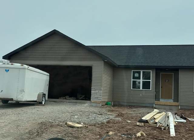 Property at 5064 Tamarack Trl, Oshkosh, WI 54904, 3 beds, 2 baths